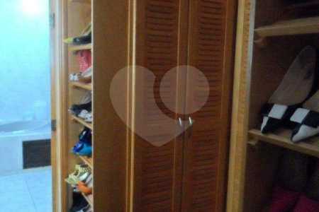 Sobrado à venda com 5 quartos, sendo 3 suítes, em Interlagos, São Paulo, SP