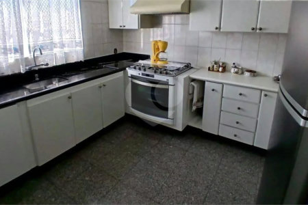 Sobrado à venda com 4 quartos, sendo 2 suítes, em Vila Santa Maria, São Paulo, SP