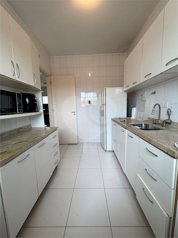Casa à venda com 3 quartos, sendo 1 suíte, no condomínio New Village, Cotia - SP