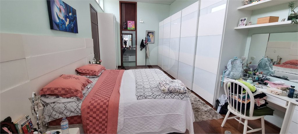 Casa à venda com 5 quartos, sendo 2 suítes, no condomínio Swiss Park, São Bernardo do Campo - SP