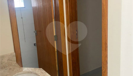 Casa à venda com 3 quartos, sendo 2 suítes, em Taperapuan, Porto Seguro, BA