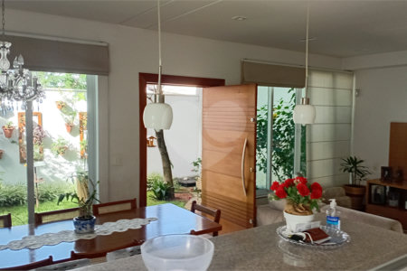 Sobrado à venda com 4 quartos, sendo 2 suítes,  em Vila Gilda, Santo André, SP