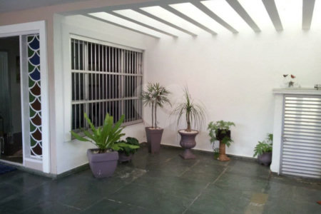 Casa à venda com 4 quartos, sendo 2 suítes, no condomínio Travessa Mário Antônio Correia,174, São Paulo - SP