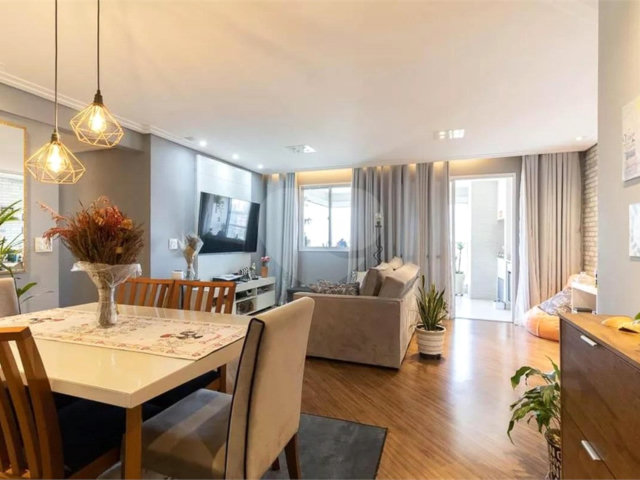 Apartamento à venda com 3 quartos, sendo 1 suíte,  em Saúde, São Paulo, SP
