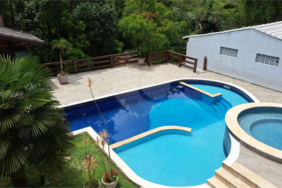 Casa à venda com 6 quartos, sendo 4 suítes, no condomínio Alpes da Cantareira, Mairiporã - SP