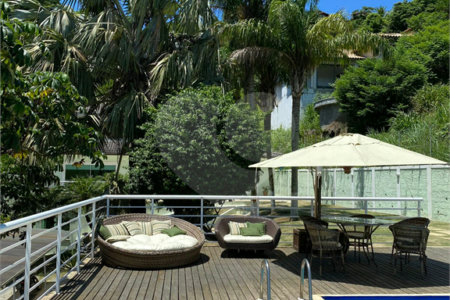 Casa à venda com 6 quartos, sendo 4 suítes, em Ferradura, Armação dos Búzios, RJ