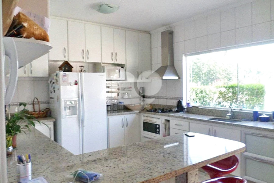 Casa à venda com 6 quartos, sendo 5 suítes,  no condomínio Conjunto Residencial Itaguaçu, São Paulo - SP