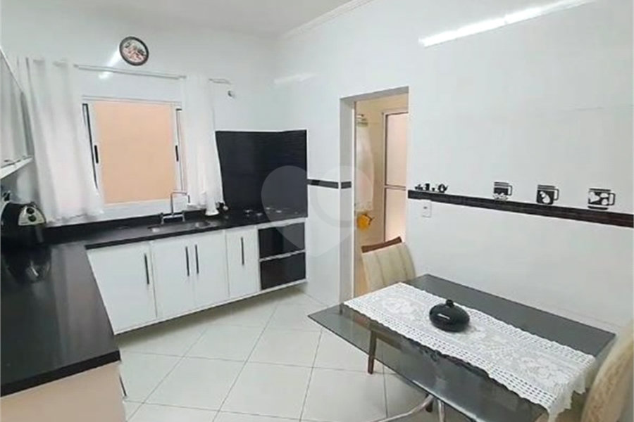 Sobrado à venda com 3 quartos, sendo 1 suíte,  em Parque Vitória, São Paulo, SP