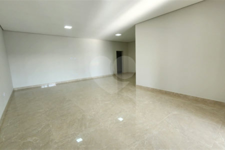 Casa à venda com 3 suítes no condomínio Santa Isabel I, Louveira - SP