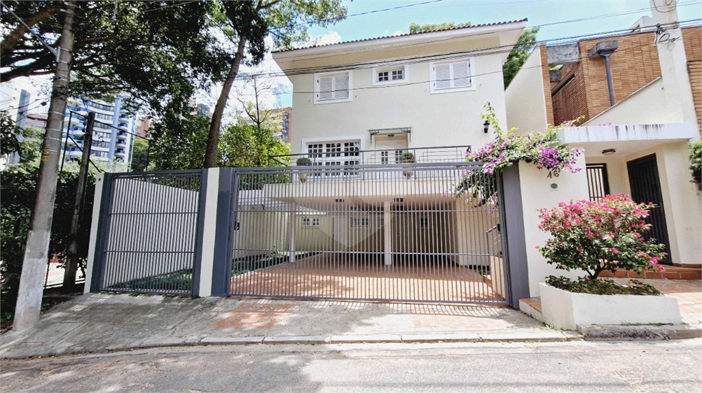 Casa à venda com 4 suítes no condomínio Jardim Vitória Régia, São Paulo - SP