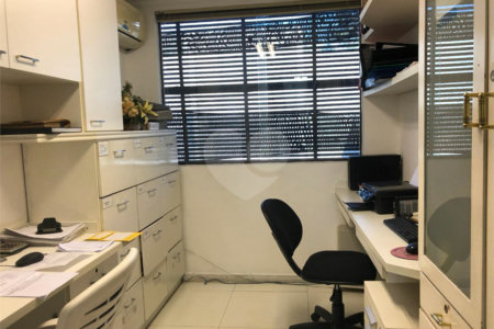 Sobrado à venda com 3 quartos em Chácara Santo Antônio, São Paulo, SP