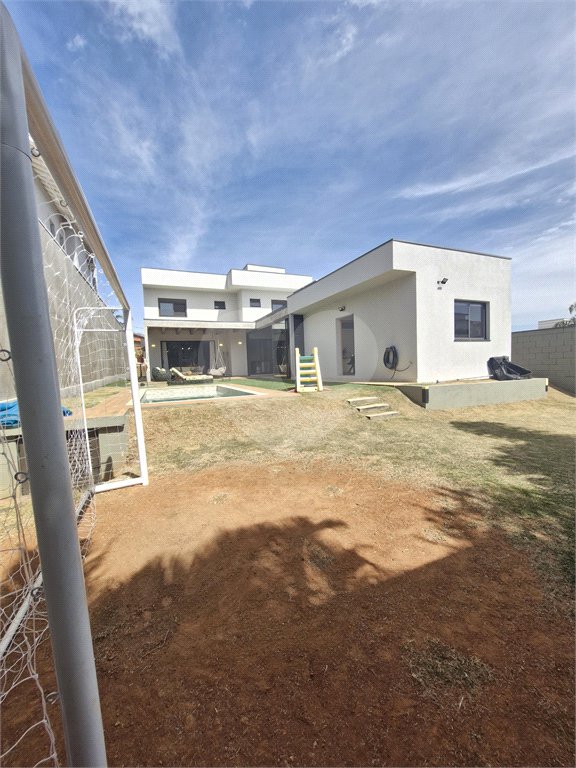 Casa à venda com 5 quartos, sendo 3 suítes, no condomínio Residencial Terras de Vinhedo, Vinhedo - SP