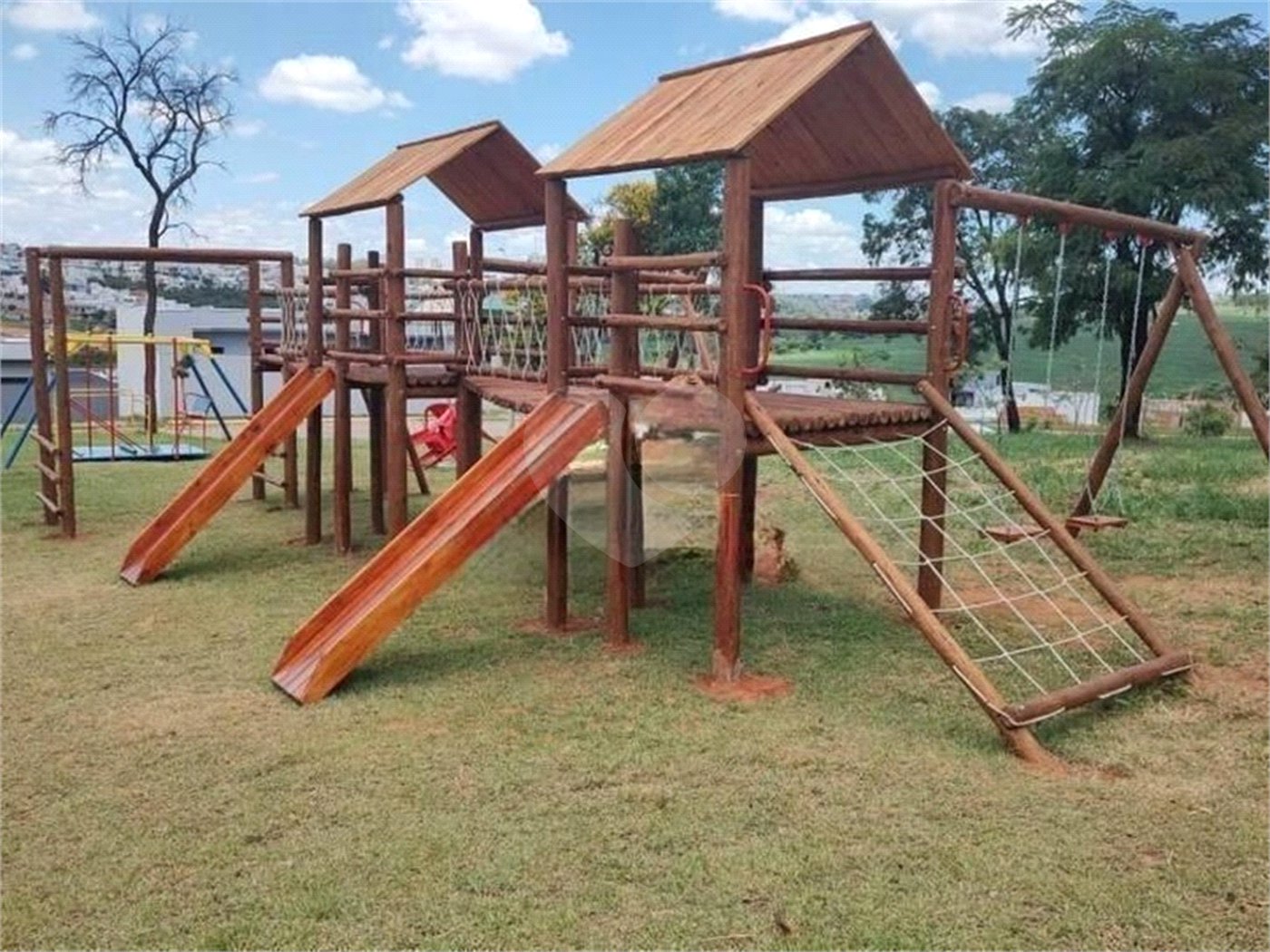 Casa à venda com 3 suítes no condomínio Helena Maria, Sorocaba - SP