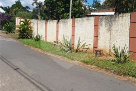 Casa à venda ou para alugar com 5 quartos, sendo 1 suíte, em Cumbari, Mairiporã, SP