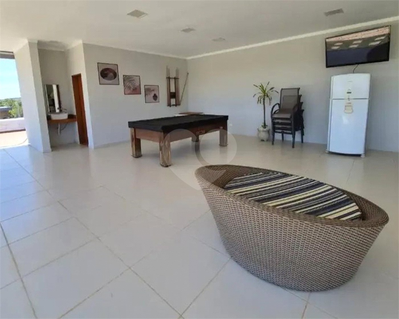 Casa à venda com 3 suítes no condomínio Chácaras Arumã, Sarapuí - SP