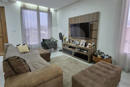 Casa à venda com 4 quartos, sendo 3 suítes, no condomínio Vilaggio Araçoiaba, Araçoiaba da Serra - SP