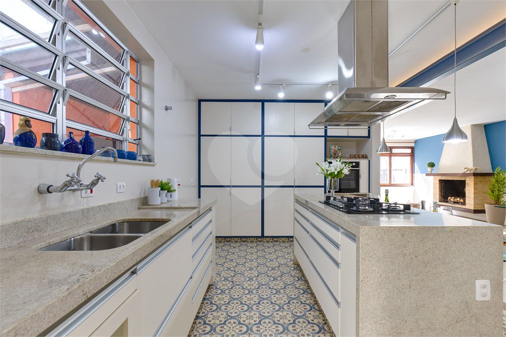 Casa Térrea à venda com 4 quartos, sendo 2 suítes, em Alto da Boa Vista, São Paulo, SP