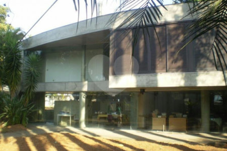 Sobrado à venda com 7 quartos, sendo 4 suítes, em Jardim Petrópolis, São Paulo, SP