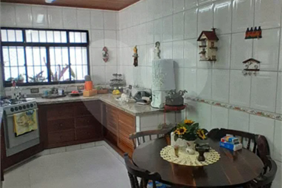 Sobrado à venda com 3 quartos, sendo 1 suíte, em Vila Isabela, Campos do Jordão, SP