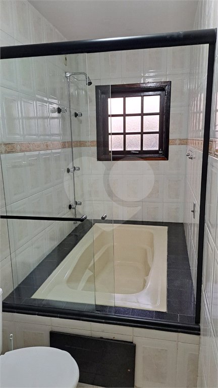 Sobrado à venda com 3 quartos, sendo 1 suíte, em Vila Suissa, Mogi das Cruzes, SP