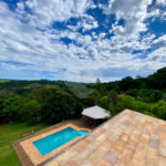 Chácara à venda no Condomínio Itaipu com chalé e vista privilegiada!