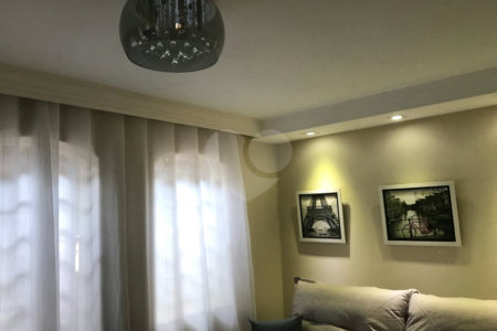 Sobrado à venda com 3 quartos, sendo 1 suíte, em Vila do Castelo, São Paulo, SP