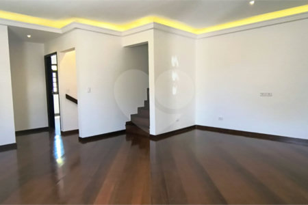 Sobrado à venda com 3 quartos, sendo 2 suítes, em Jardim Ivana, São Paulo, SP