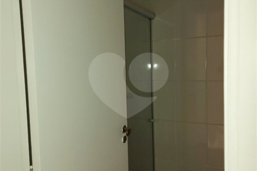 Casa à venda com 3 quartos, sendo 1 suíte, no condomínio Vila das Macieiras, São Paulo - SP