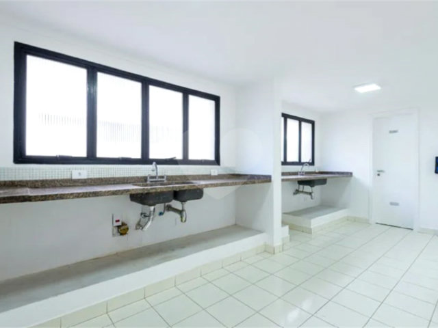 Apartamento à venda com 3 suítes em Real Parque, São Paulo, SP