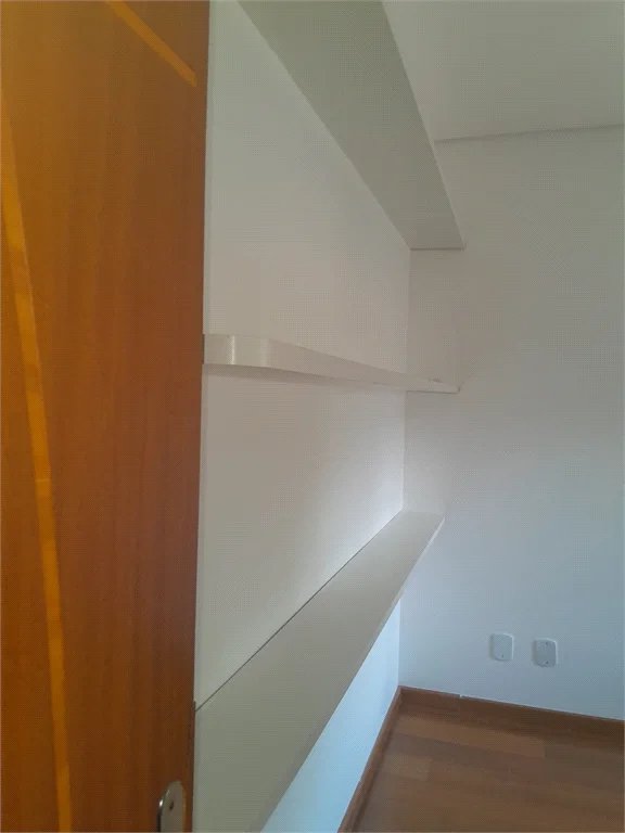 Casa à venda ou para alugar com 4 suítes em Chácaras São Carlos, Cotia, SP