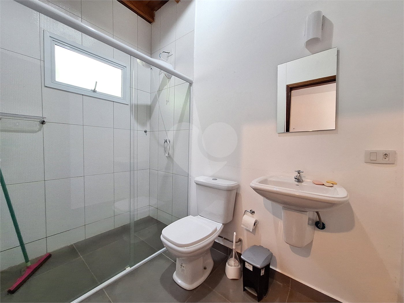 Casa à venda com 7 quartos, sendo 3 suítes, no condomínio Chacaras do Lago, Vinhedo - SP