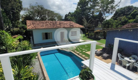 Casa à venda com 4 quartos, sendo 2 suítes, no Centro, Santa Cruz Cabrália, BA