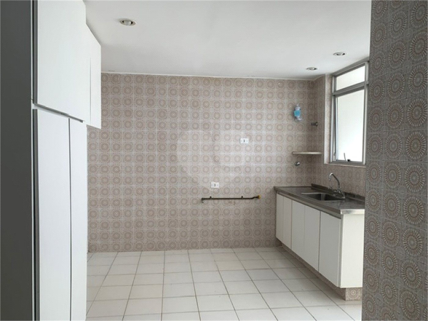 Apartamento à venda com 3 quartos, sendo 1 suíte, em Alto da Boa Vista, São Paulo, SP