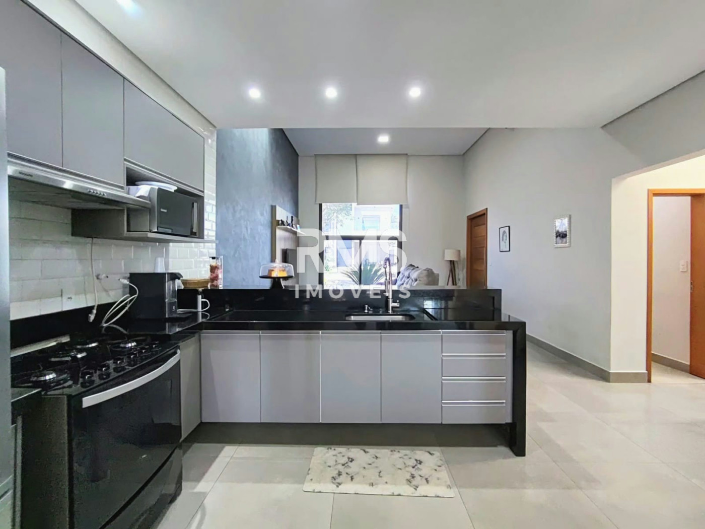 Casa à venda com 3 quartos, sendo 1 suíte, no condomínio Residencial Mont Blanc, Itu - SP