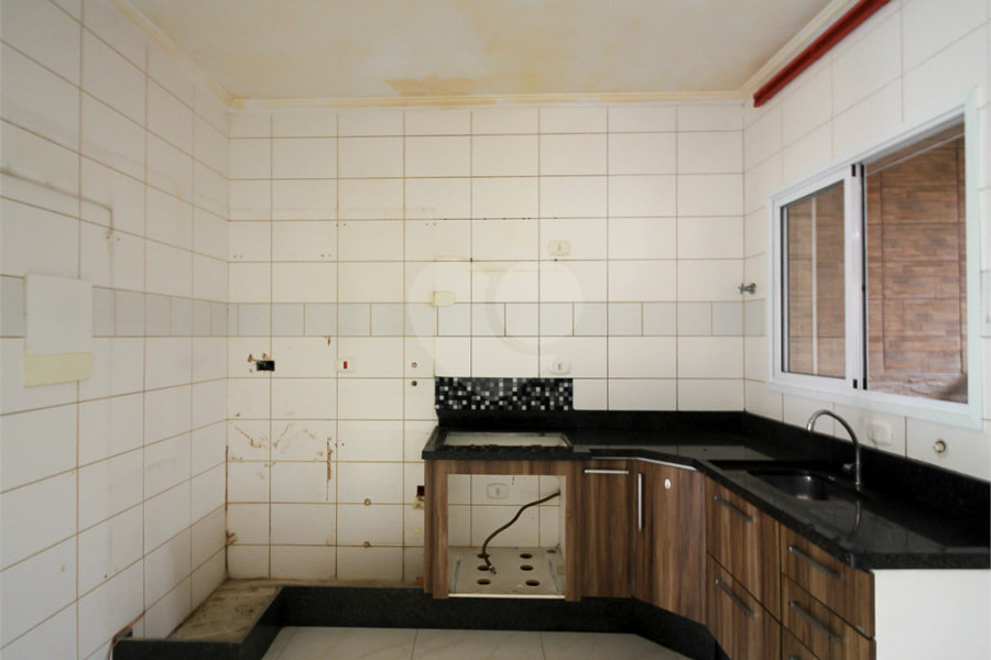 Casa à venda com 3 quartos, sendo 1 suíte, no condomínio Village St. Louis, São Paulo - SP