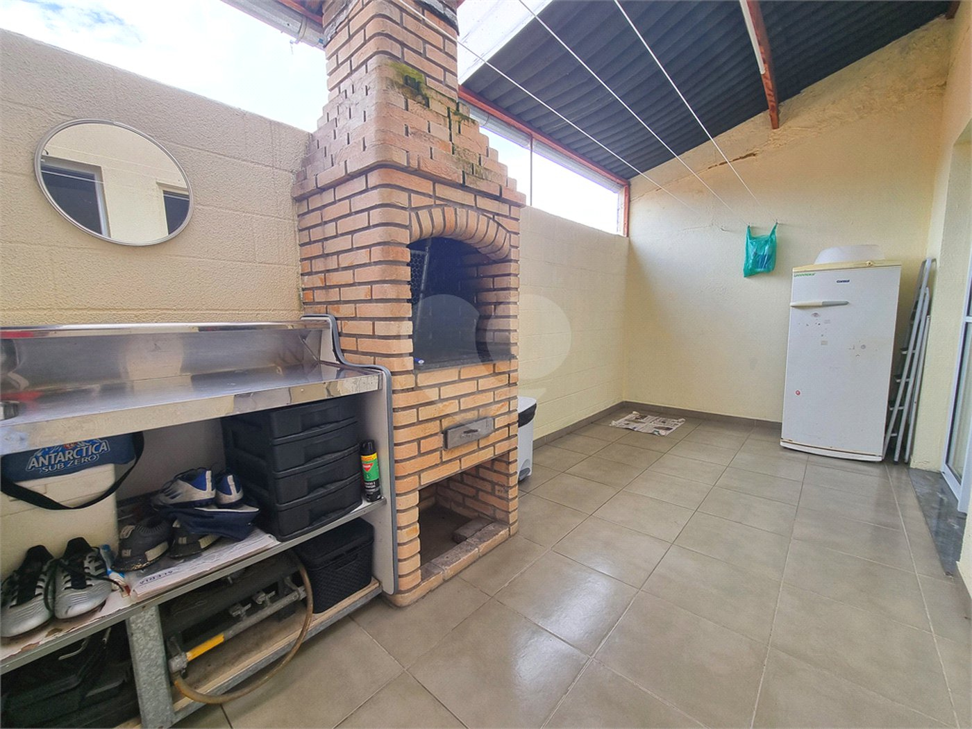 Casa à venda com 3 quartos, sendo 1 suíte, no condomínio Village St. Louis, São Paulo - SP