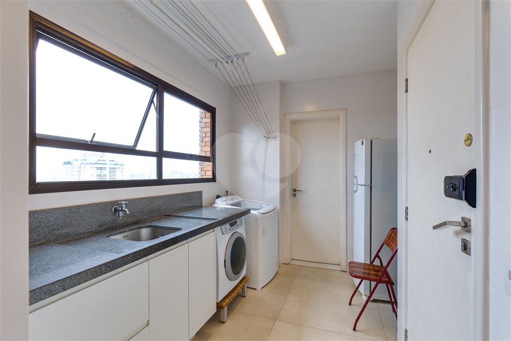Apartamento à venda com 3 quartos, sendo 2 suítes, em Campo Belo, São Paulo, SP