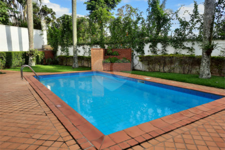Casa à venda com 6 quartos, sendo 3 suítes, em Morumbi, São Paulo, SP