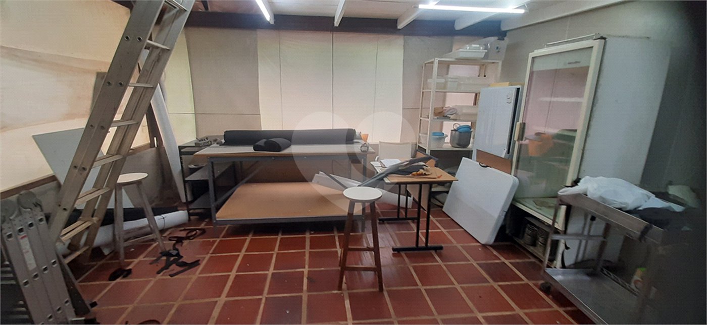Casa à venda com 4 quartos, sendo 2 suítes, no condomínio Associação Reserva das Hortênsias, Mairiporã - SP