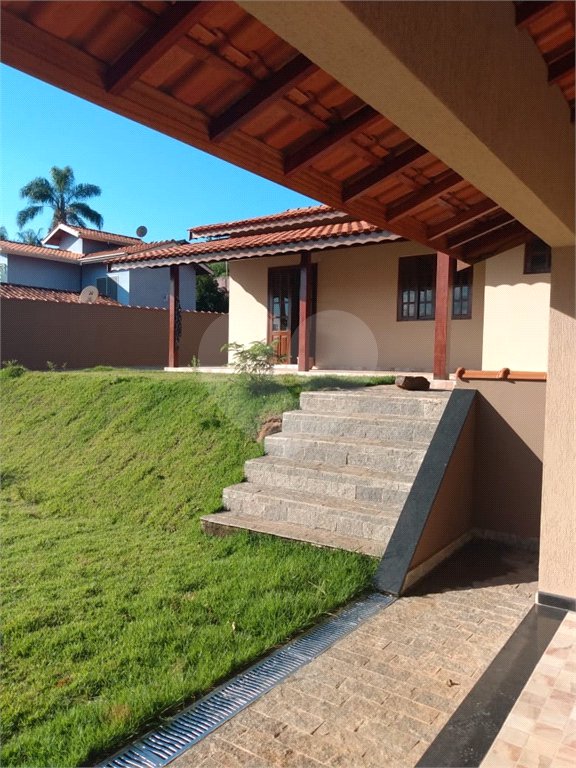 Casa à venda com 3 quartos, sendo 1 suíte, no condomínio Marf Ii, Bom Jesus dos Perdões - SP