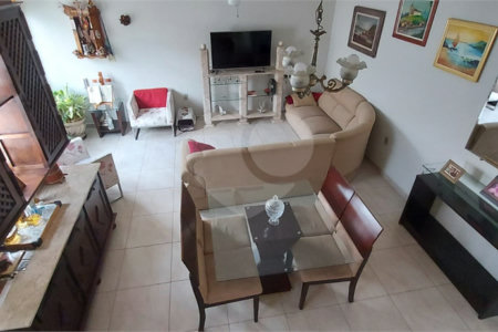 Sobrado à venda com 3 quartos, sendo 1 suíte,  em Vila Mogilar, Mogi das Cruzes, SP