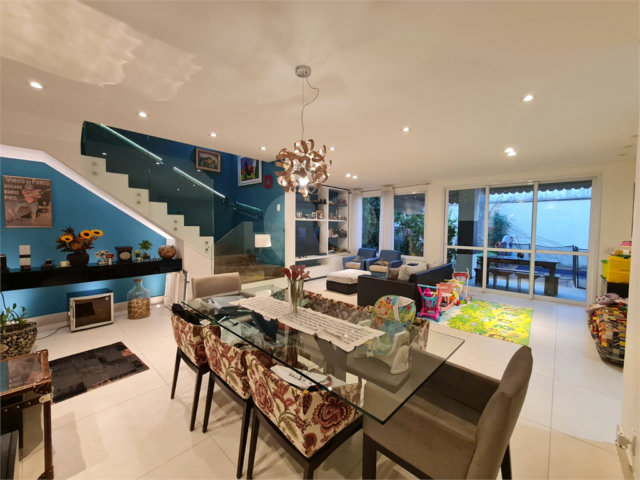 Casa à venda com 4 suítes no condomínio Villaggio Di Palme, São Paulo - SP