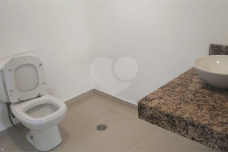Sobrado à venda com 4 quartos, sendo 2 suítes,  em Vila Oliveira, Mogi das Cruzes, SP