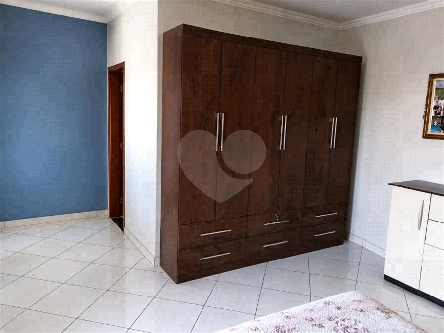 Sobrado à venda com 4 quartos, sendo 1 suíte,  em Residencial Monte Verde, Indaiatuba, SP
