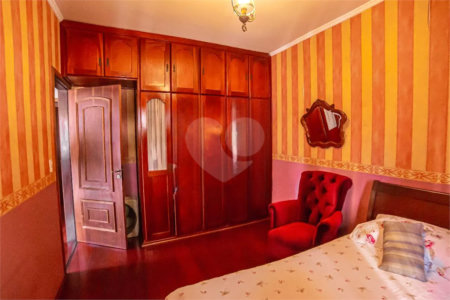Sobrado à venda com 3 quartos, sendo 1 suíte,  em Vila Santo Estéfano, São Paulo, SP