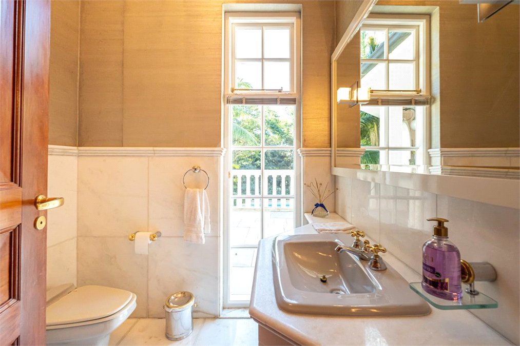 Casa à venda com 5 suítes no condomínio Chácara Flora, São Paulo - SP