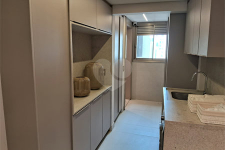 Apartamento à venda com 3 suítes em Moema, São Paulo, SP