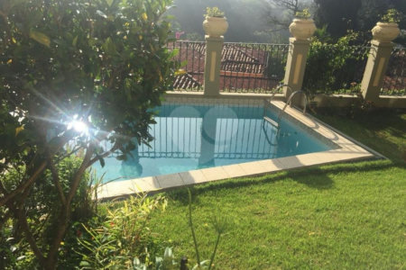 Casa à venda com 5 quartos, sendo 4 suítes, no condomínio Jardim Vitória Régia, São Paulo - SP