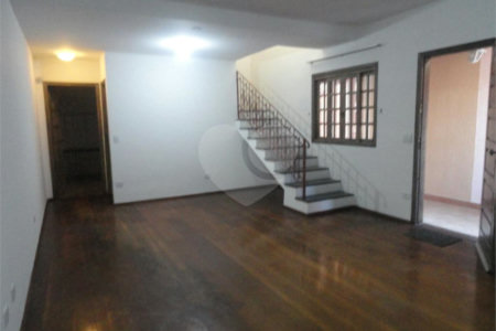 Sobrado à venda com 3 quartos, sendo 1 suíte, em Parque Ipê, São Paulo, SP