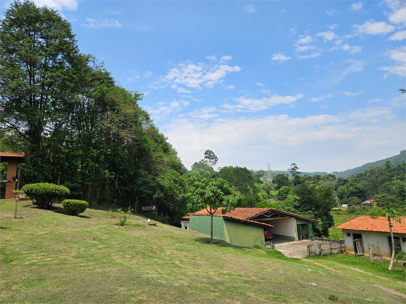 Sítio à venda com 6 quartos, sendo 1 suíte,  em Bairro do Cambará, São Roque, SP